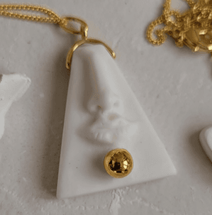 Колье из латуни с фарфором