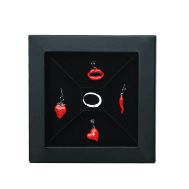 Сувенир из бижутерный сплава