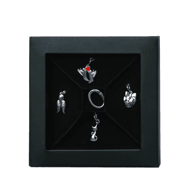 Сувенир из бижутерный сплава