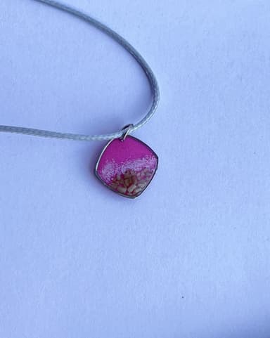 Колье из бижутерного сплава с прочим