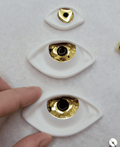 Брошь с фарфором