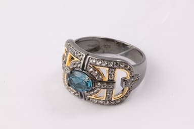 Кольцо из серебра 925 с топазами