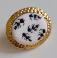 Брошь из стали с фарфором