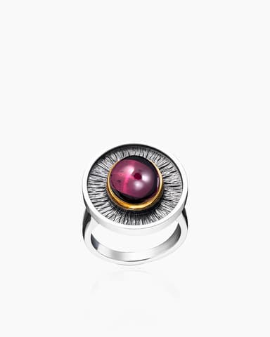 Кольцо из серебра 925 с гранатами