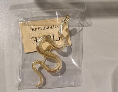 Брошь из бижутерный сплава без вставки